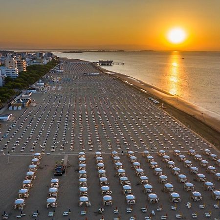 Lucerna Lägenhet Lignano Sabbiadoro Exteriör bild