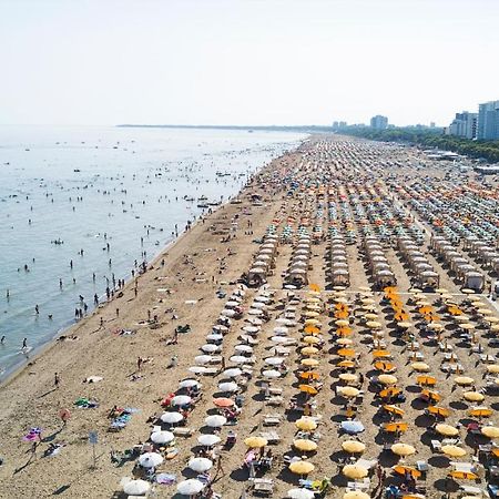 Lucerna Lägenhet Lignano Sabbiadoro Exteriör bild