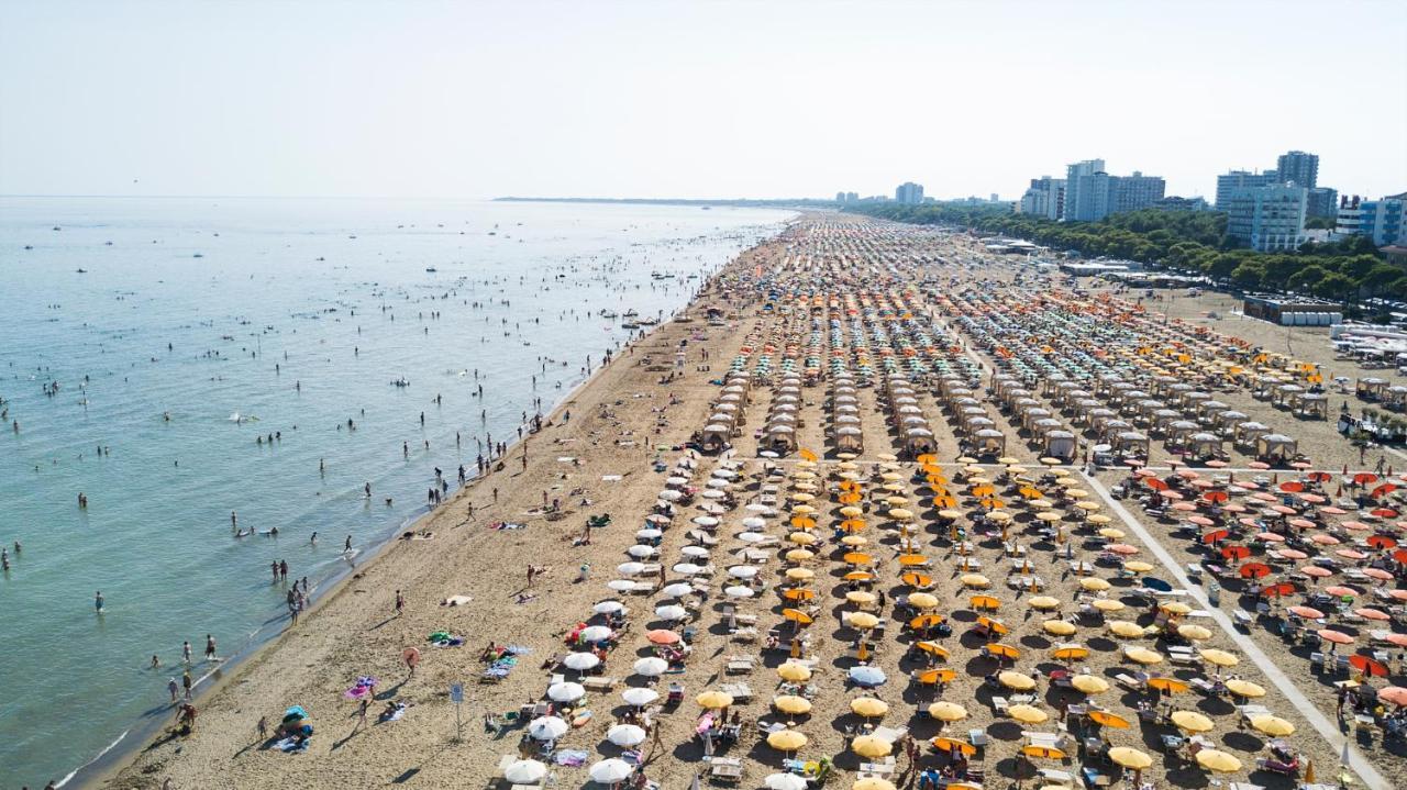Lucerna Lägenhet Lignano Sabbiadoro Exteriör bild