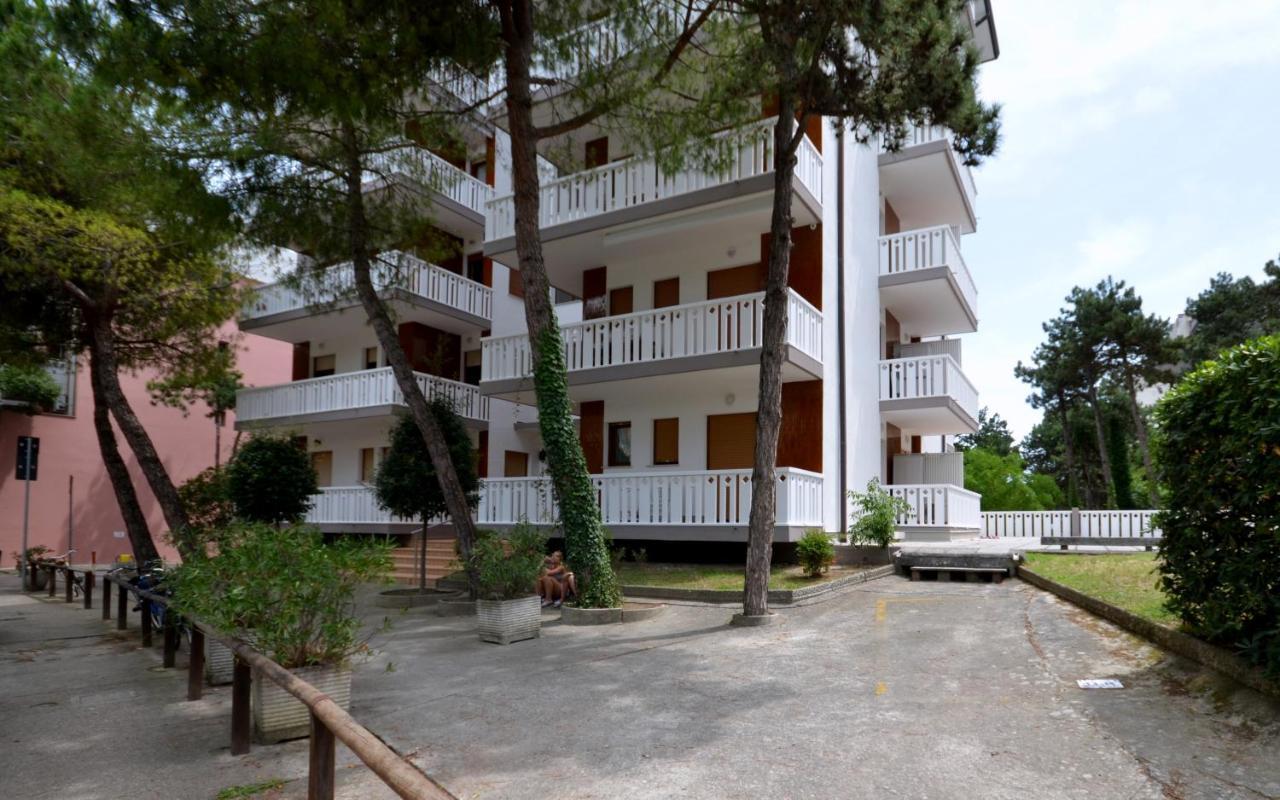 Lucerna Lägenhet Lignano Sabbiadoro Exteriör bild